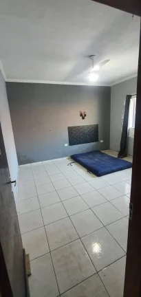 Imagem Casa Terrea Reformada com 111m² 2 Dormitorios e 5 Vagas de Garagens