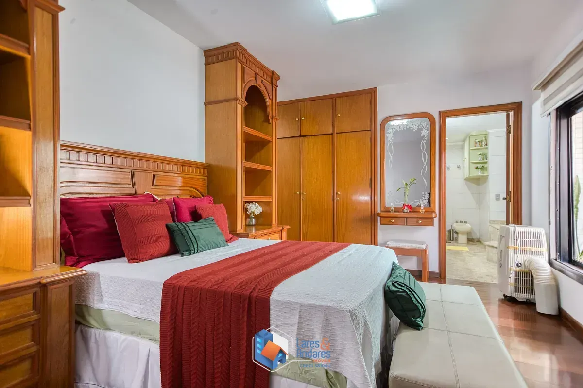 Imagem Apartamento para venda em Aclimação com 4 quartos, sendo 2 suítes, 236m²