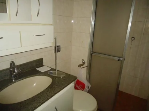 Imagem Apartamento bem localizado no centro, contendo 3 quartos com armários embutidos sendo 1 suíte, 1 v...