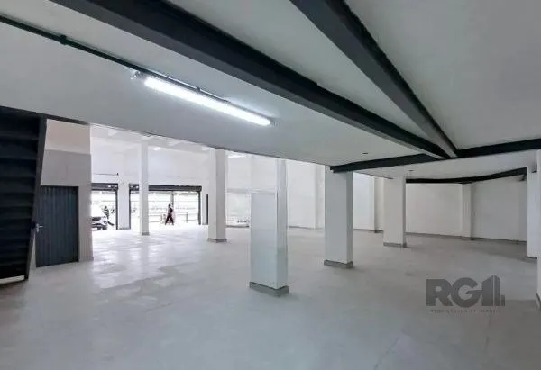 Imagem Libertas imobiliária aluga loja na Av. Assis Brasil com 530m²-Passo D`areia