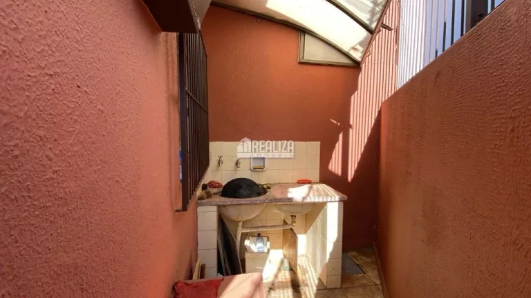 Imagem Casa com 3 dormitórios e suíte no bairro Fabrício em Uberaba