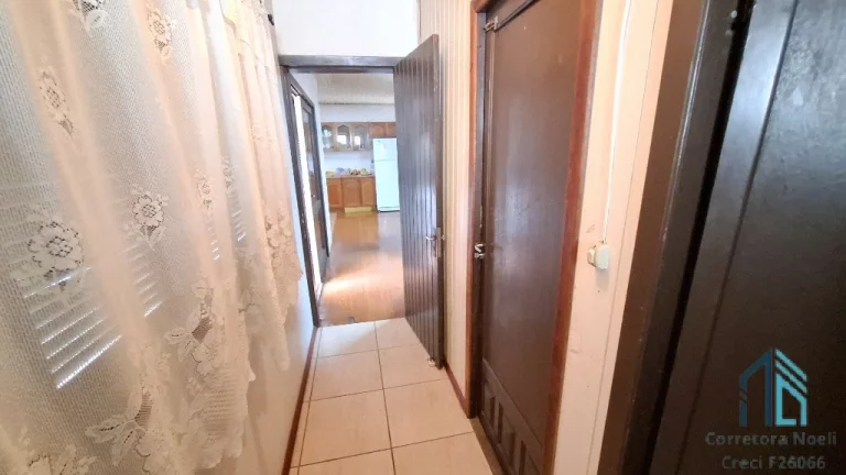 Imagem (PERMUTA) Casa dois pisos 05 quartos c/suíte, comercial/residencial em Flores da Cunha RS