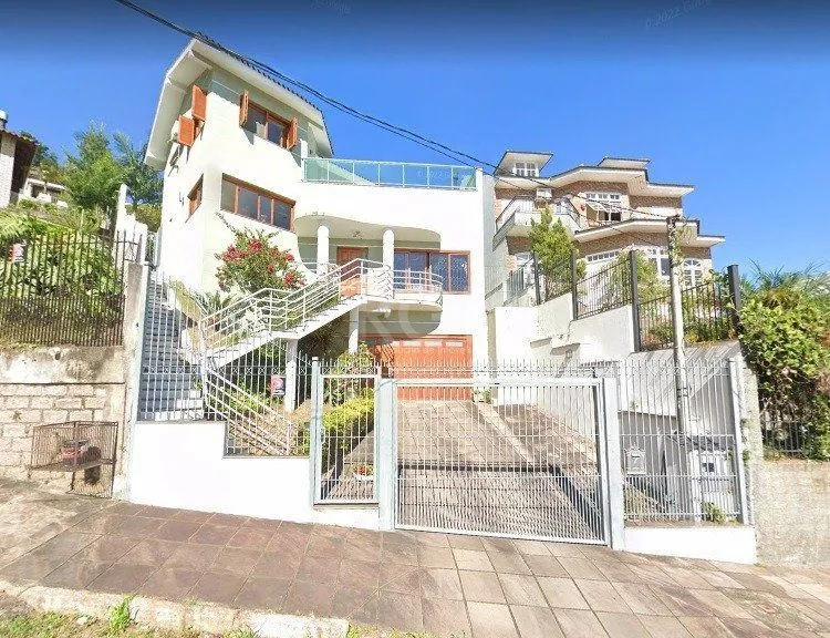 Imagem Casa para Venda - 279m², 3 dormitórios, sendo 1 suites, 4 vagas - Teresópolis