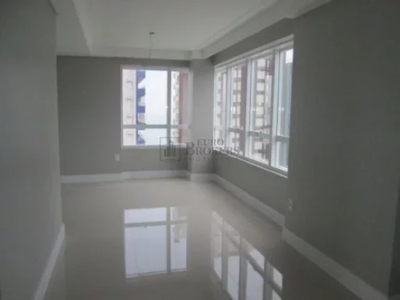 Imagem Apartamento com 3 suítes quadra mar em Balneário Camboriú.