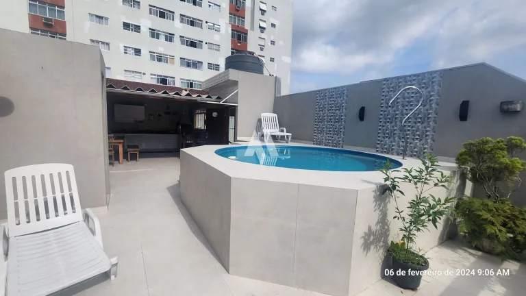 Imagem Viva com Conforto e Estilo em um Sobrado de Três Andares!