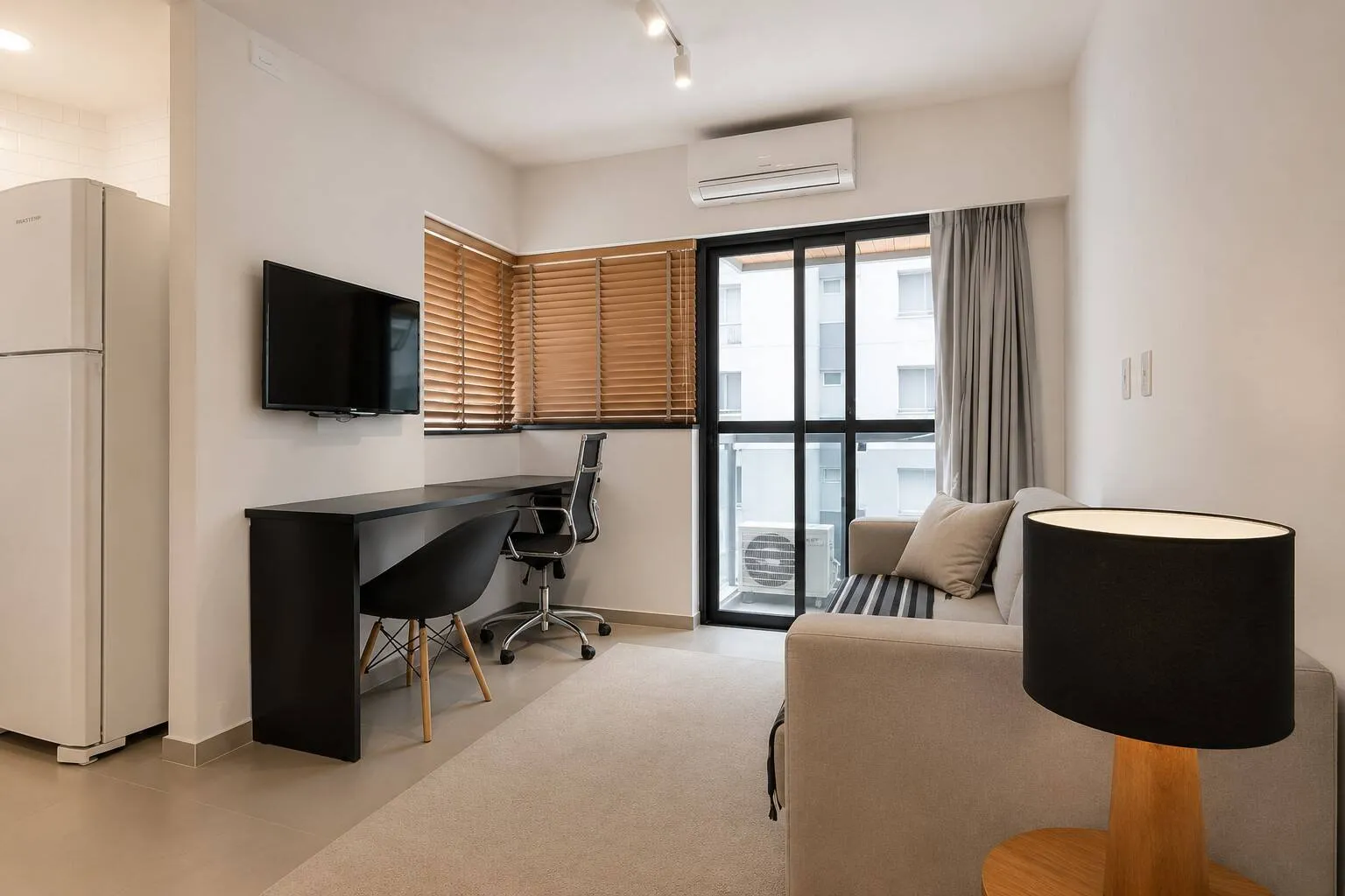 Imagem Flat Cerqueira César - 37M², 1 Dorm, 1 Vaga, Varanda, Mobiliado.