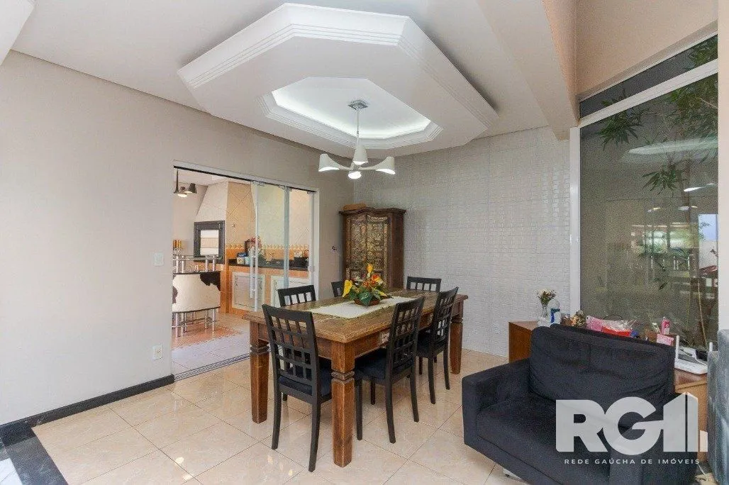 Imagem Casa em Condomínio com 3 Suítes, Espaço Gourmet e 5 Vagas de Garagem