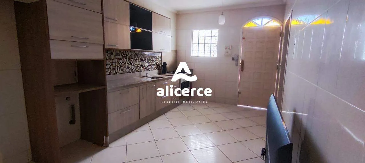 Imagem Casa à venda - 2 pavimentos I 3 suítes I 4 salas comerciais I 2 lojas - Kobrasol - São José/SC
