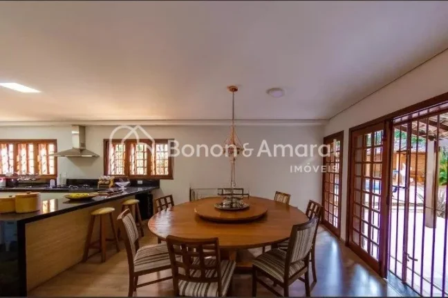 Imagem Casa excelente, com 6 quartos, todos são suítes, 8 banheiros, com elevador, 5 pontos de ar condici...