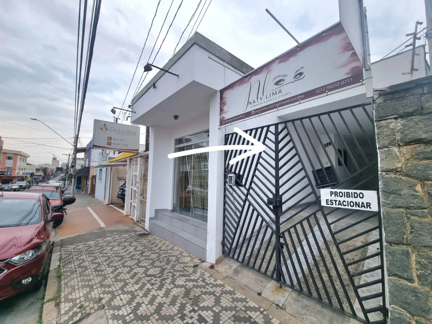 Foto do imóvel Casa Comercial no Centro com 2 Dormitórios, Edícula, Acessibilidade, Vaga de Garagem e Ideal para Consultório