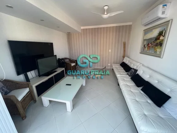 Imagem a 200m do mar com 3 dormitórios sendo 2 suítes, salas de estar com sacada e sala de jantar, cozinha com armários embutidos e despensa, área de serviço