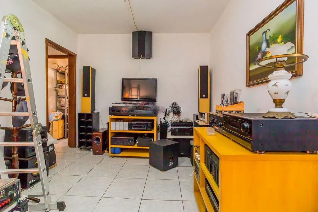 Imagem Casa de 6 dormitórios à venda No Bairro Jardim do Salso - Porto Alegre