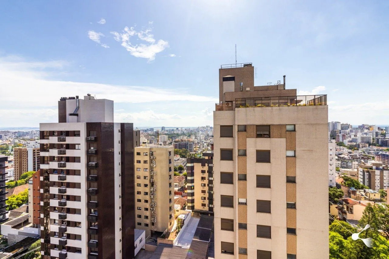 Imagem 195m churrasqueira, 3 suites, 4 vagas semimobiliado no bairro Rio Branco, Poa/RS
