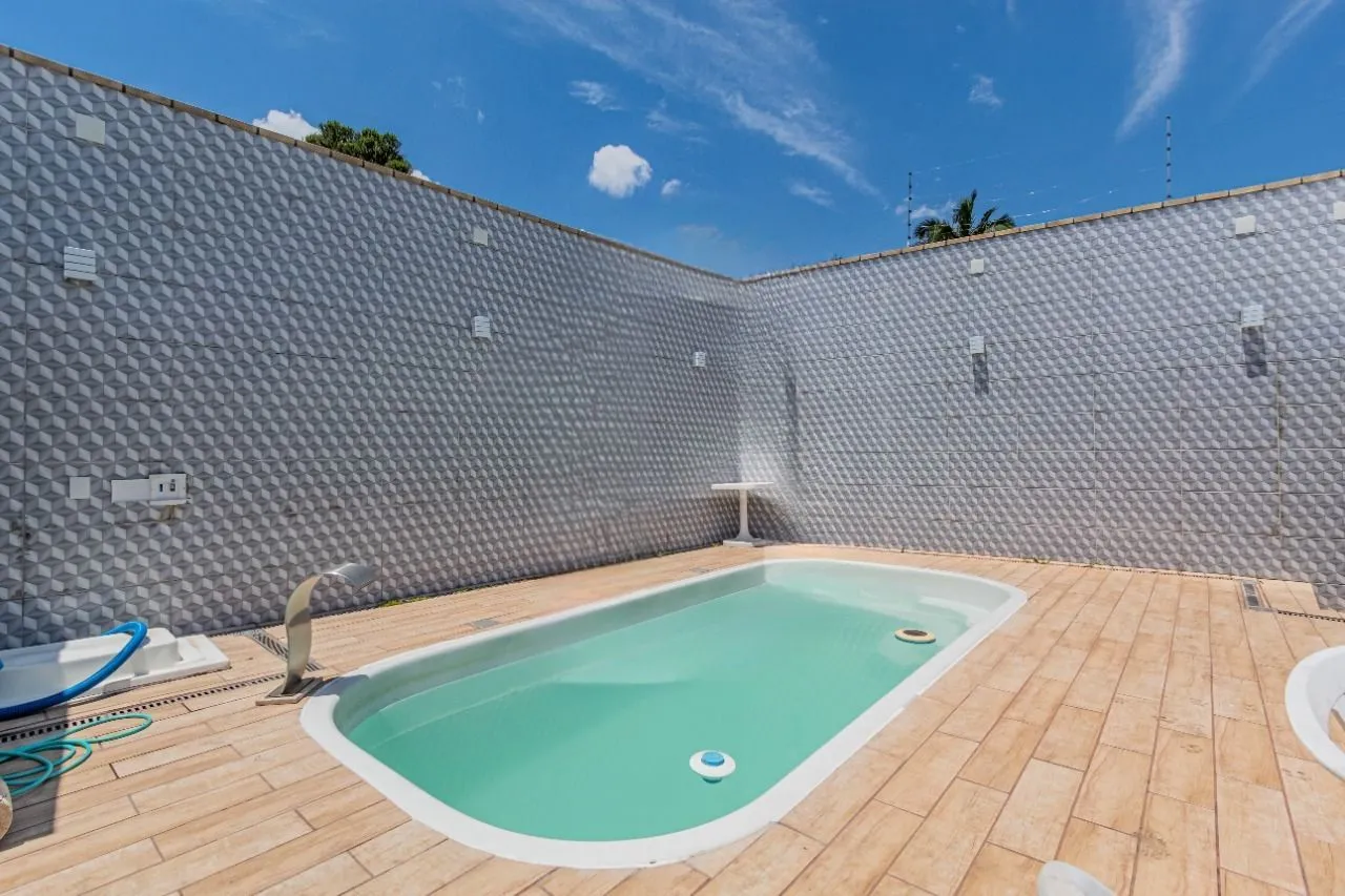 Imagem Casa com piscina e 3 quartos à venda em Cachoeirinha