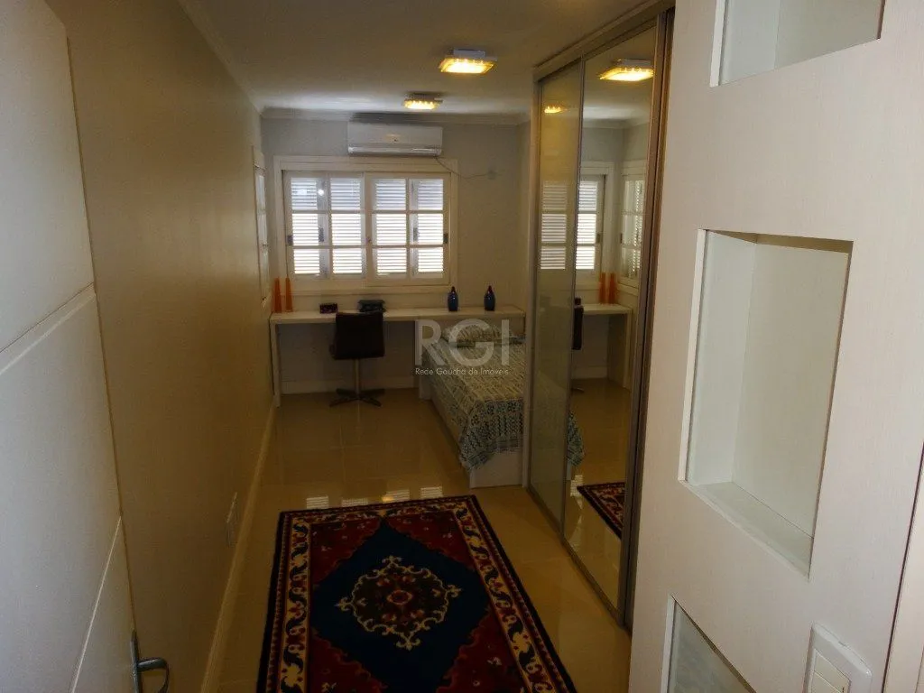 Imagem Casa para Venda - 244m², 3 dormitórios, sendo 1 suites, 2 vagas - Santa Tereza