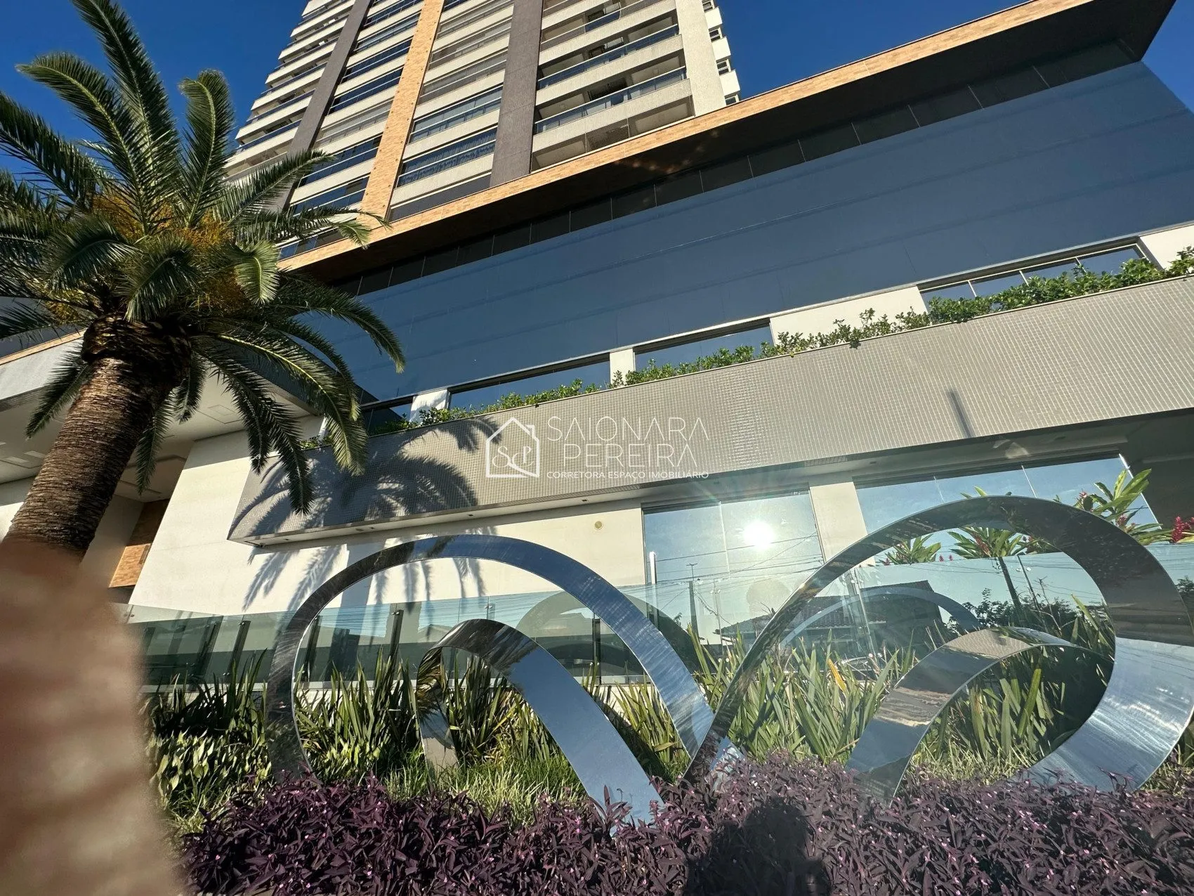 Imagem Apartamento MOBILIADO com 3 suítes e vista para o mar à venda no bairro Estreito, Florianópolis
