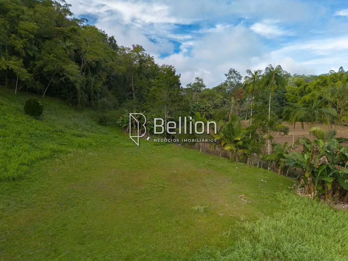 Imagem Investimento com alto potencial de valorização ou o lugar ideal para construir o seu refúgio em meio à natureza, este terreno é para você.