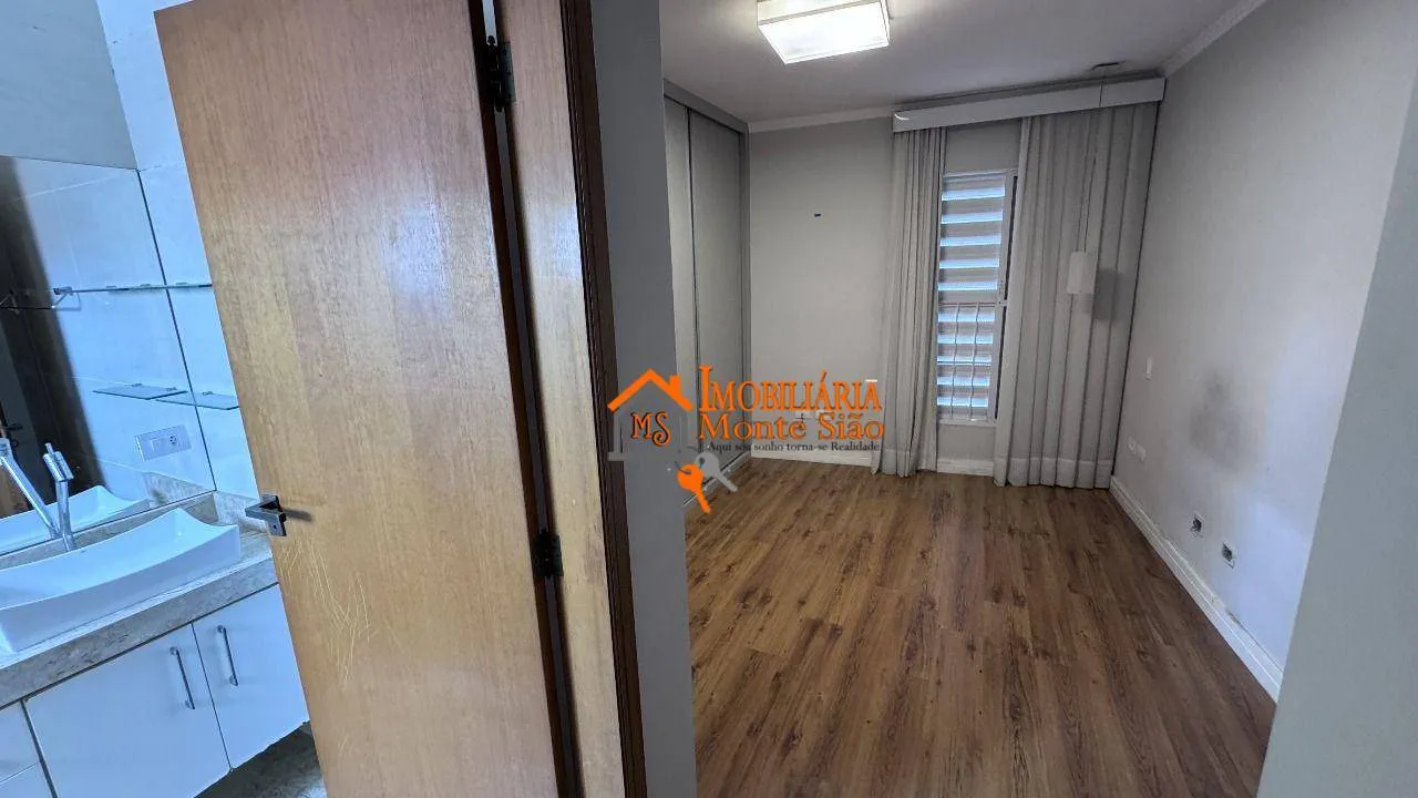 Imagem Sobrado com 3 dormitórios à venda, 189 m² por R$ 950.000,00 - Jardim Santa Clara - Guarulhos/SP