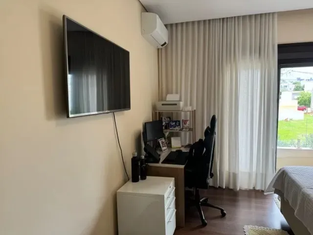 Imagem Lindo Sobrado à Venda em Condomínio Fechado em Sorocaba - 3 Suítes, Espaço Gourmet e Energia Solar