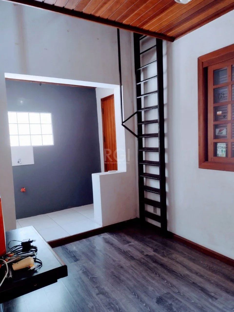 Imagem Casa para Venda - 178.5m², 3 dormitórios, sendo 2 suites, 2 vagas - Tristeza