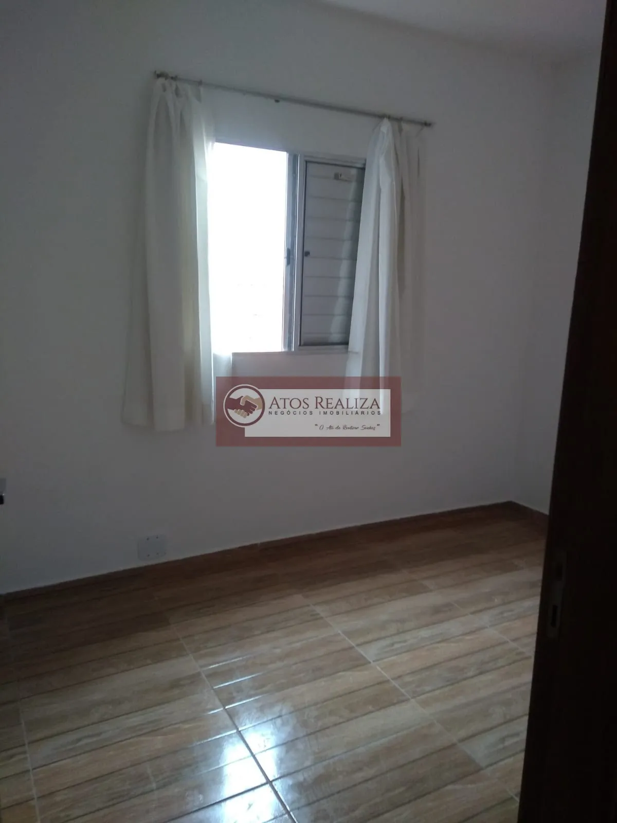 Imagem Alugue Casa/Fundos, 1 quarto em Jardim Lallo por R$ 950,00