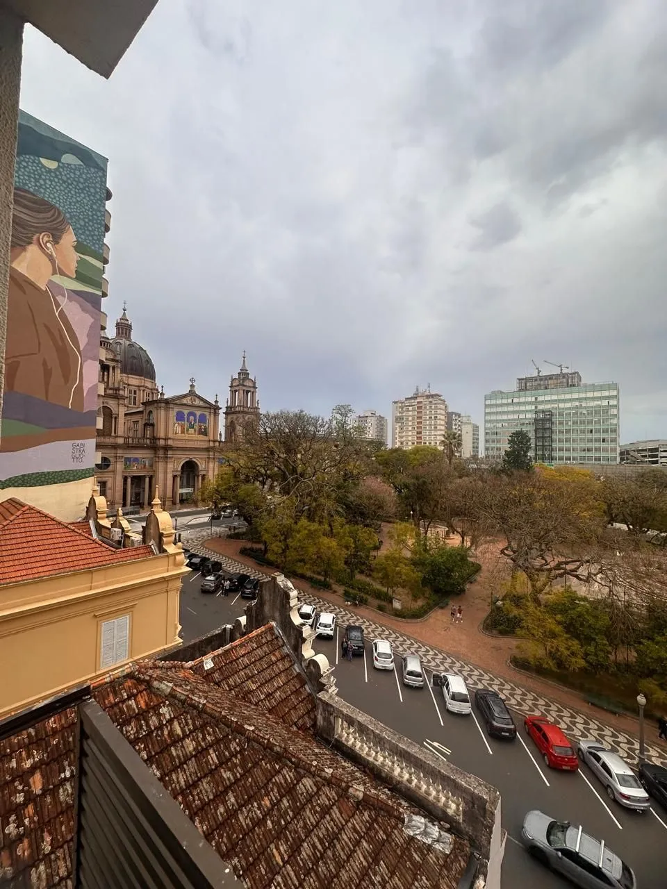 Imagem Belíssima Sala Comercial no Centro Histórico de Porto Alegre.