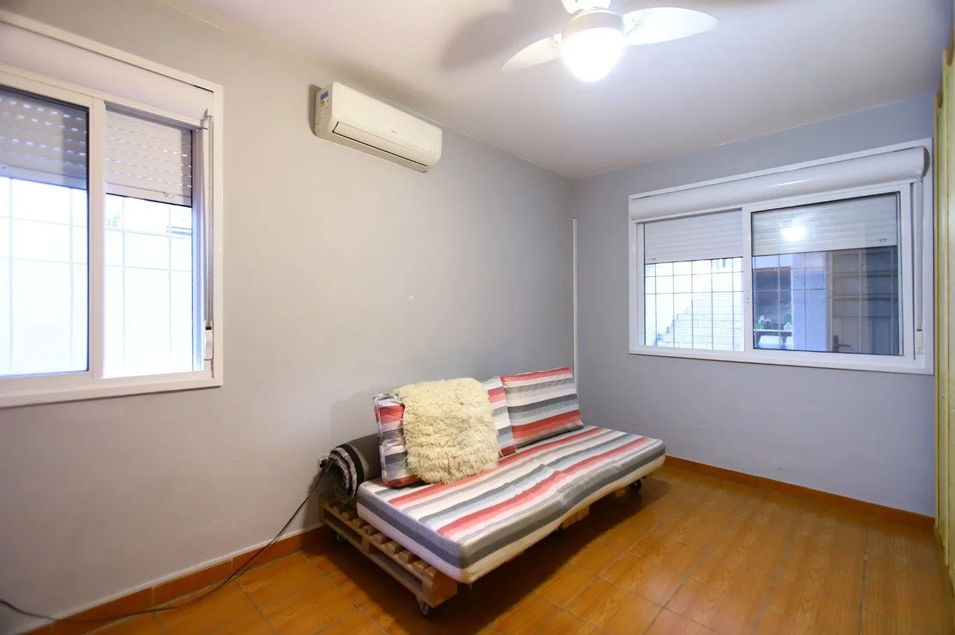 Imagem Casa com Edícula nos fundos, total de 5 dormitórios no Bairro gloria.