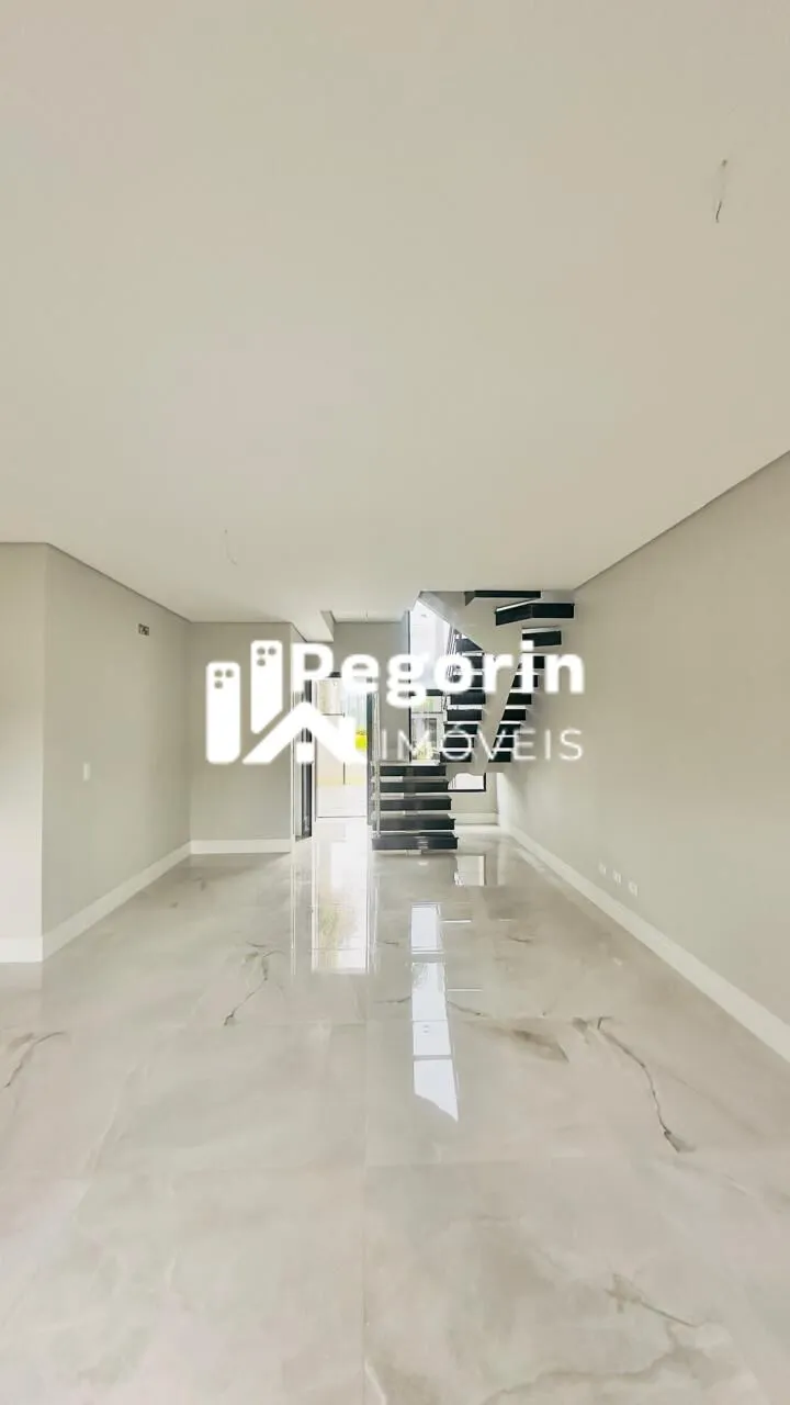 Imagem Sobrado à venda em Pinhais, Centro, com 3 quartos, 253,42m²