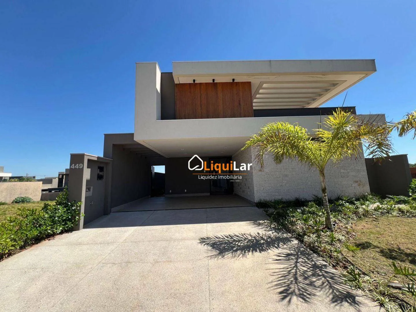Imagem Casa Térrea de Alto Padrão com 3 Suítes, Espaço Gourmet e Piscina Aquecida