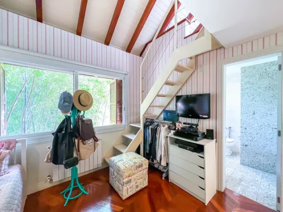 Imagem Casa em Condomínio para venda no bairro Três Figueiras em Porto Alegre