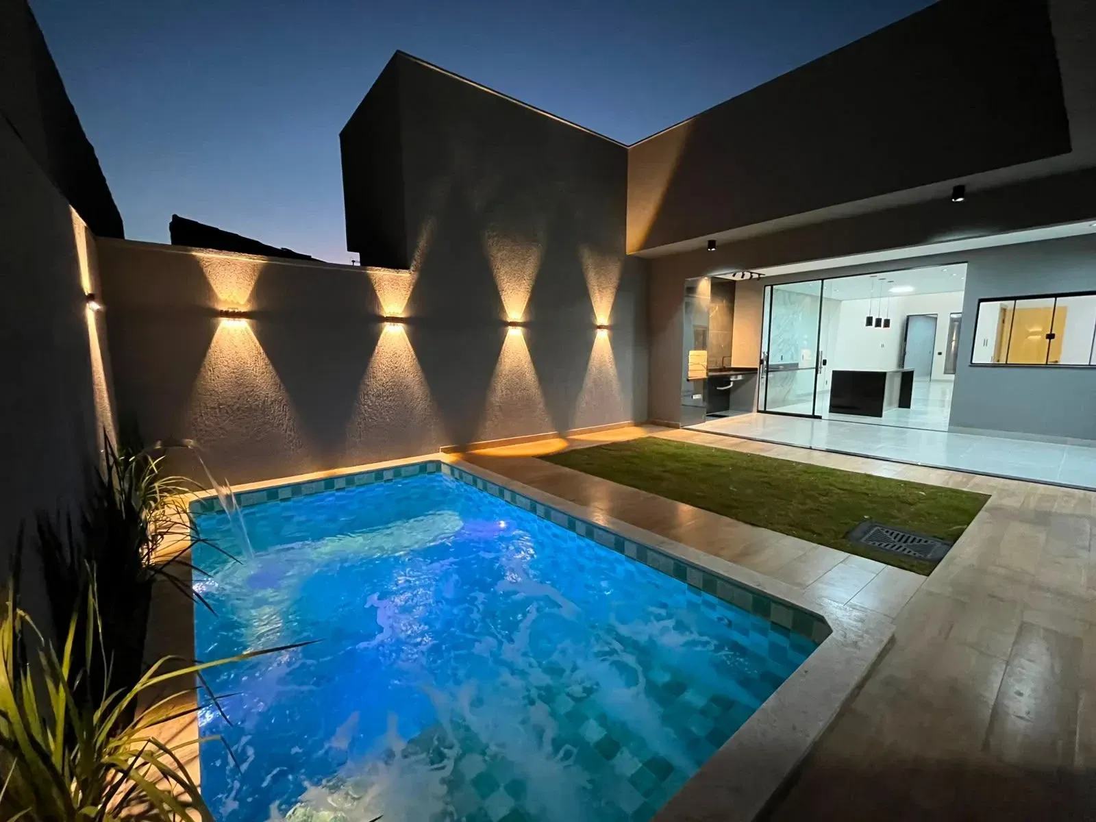 Imagem Casa com 3 Quartos à Venda, 164 m² em Parque João Braz - Cidade Industrial - Goiânia