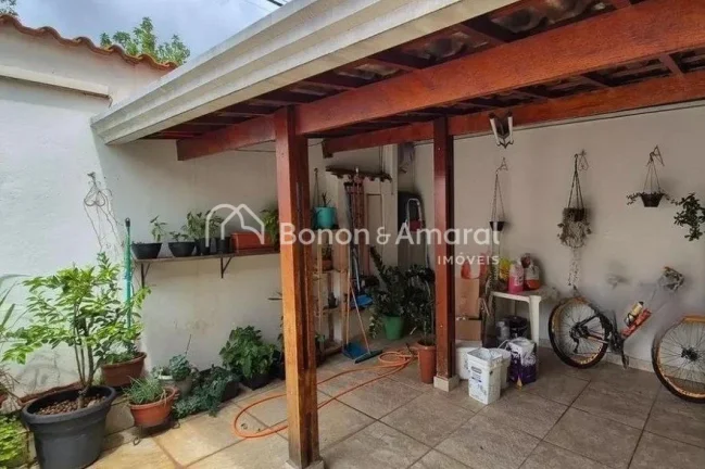 Imagem Localizada na vibrante cidade de Campinas, esta espaçosa casa é uma excelente opção para quem bu...