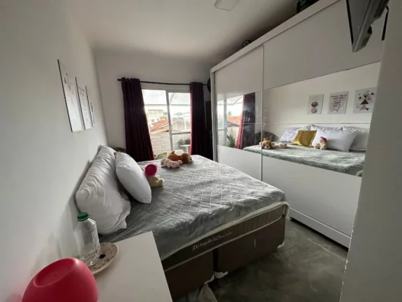 Imagem SOBRADO COM VISTA PARA O MAR à venda no Caiçara em Praia Grande-SP, com 2 dormitórios, sala, cozinha americana, banheiro social, lavabo, 2 vagas de garagem, moveis planejados, churrasqueira, 70 metros da praia. Estuda parcelamento direto.