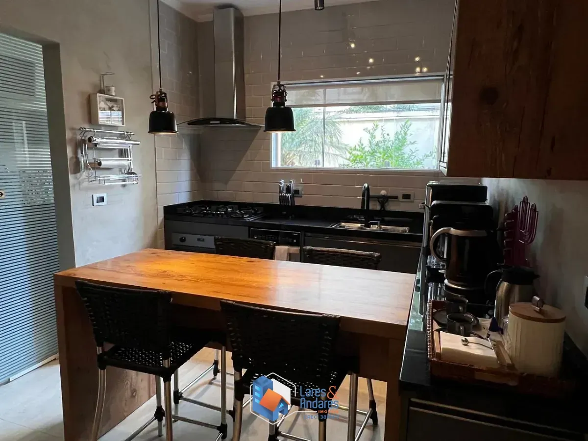 Imagem Casa em condomínio para venda em Jardim Londrina com 3 quartos, sendo 3 suítes, 229m²