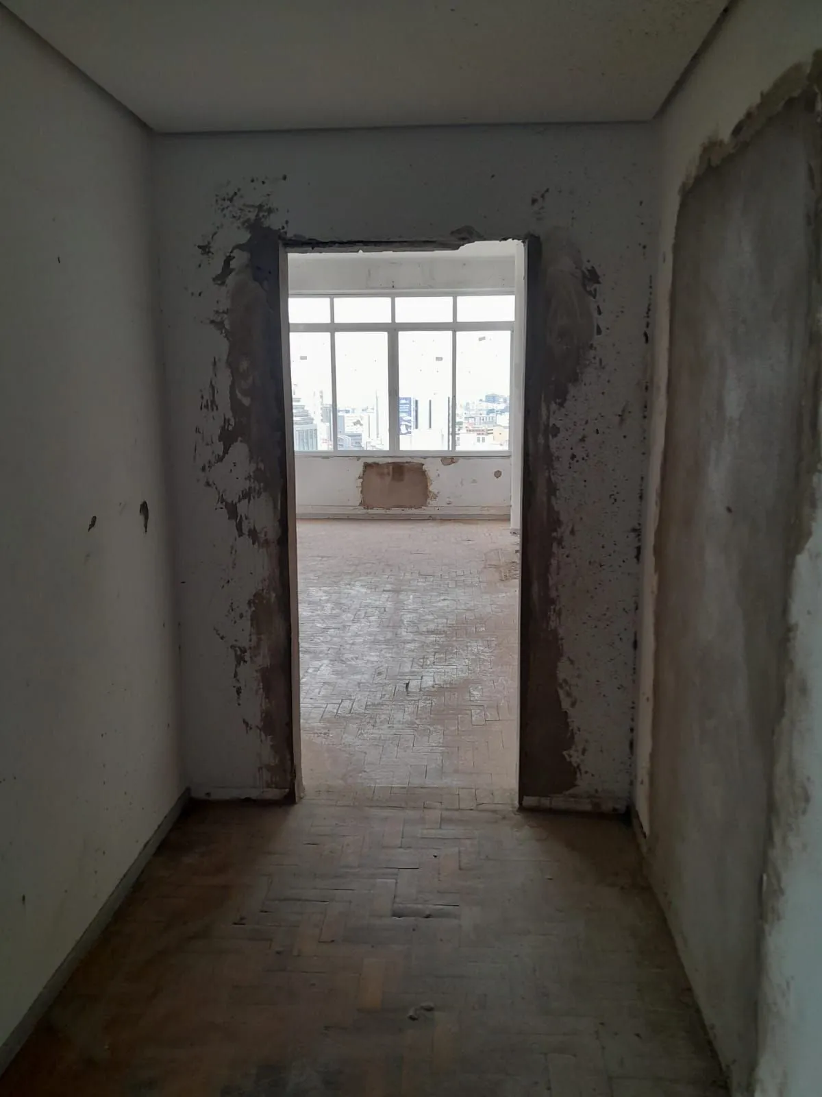 Imagem Salas com meio andar,para empresas ou órgãos públicos com 262,41m2 ,Centro