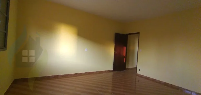 Imagem Casa de 2 dormitórios, 2 banheiros, 2 vagas, com 189m² em Taboão, São Bernardo do Campo