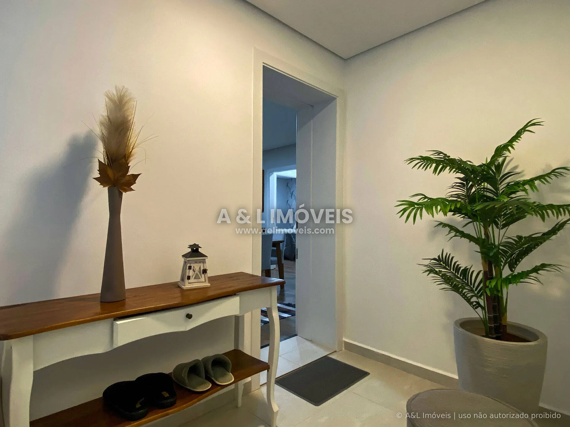 Imagem Apartamento em Campos do Jordão | 87,10 m² | Lareira e Varanda Privativa