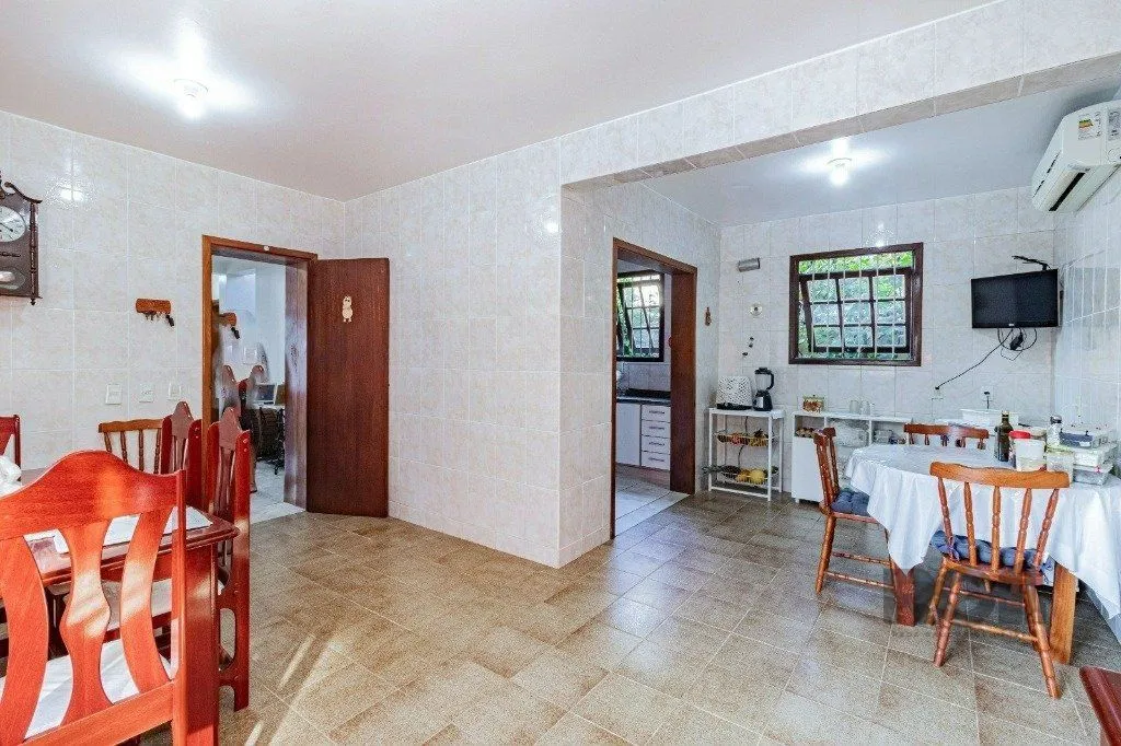 Imagem Casa com 267m², 3 dormitórios, 1 vaga no bairro Tristeza