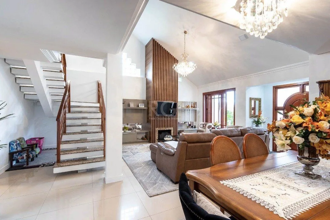 Imagem Casa para Venda - 293.76m², 3 dormitórios, sendo 1 suites, 6 vagas - Guarujá