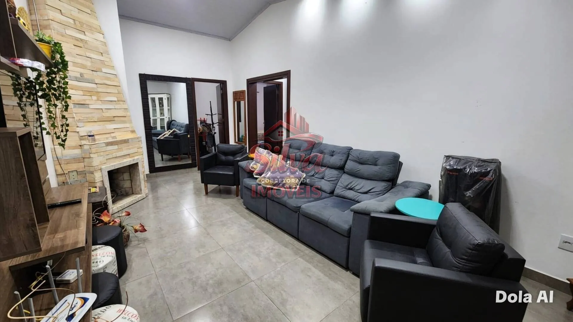 Imagem C756 |Casa com 4 Dormitórios e Piscina a 250 Metros do Mar