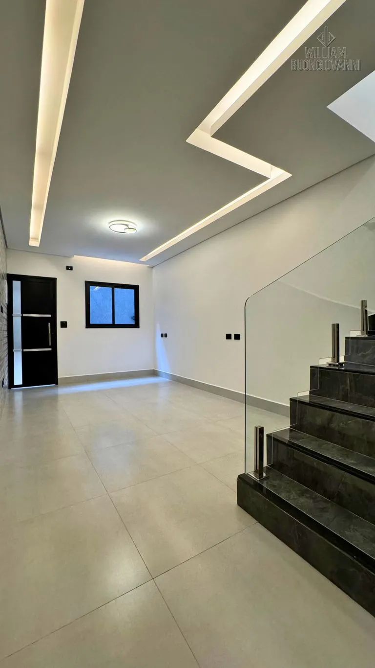 Imagem Sobrado 2 Dormitórios com Quintal - 63m²