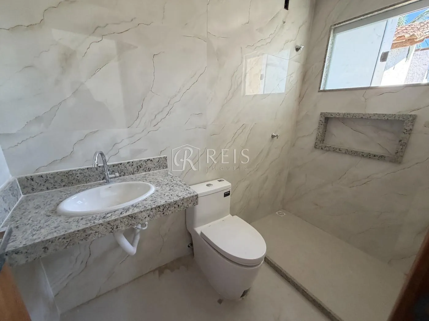 Imagem Casa para Venda em Rio das Ostras, Jardim Mariléa, 3 dormitórios, 1 suíte, 2 banheiros, 2 vagas