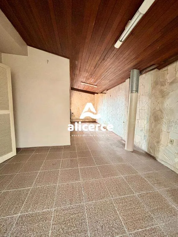 Imagem Casa com 4 Quartos e 3 banheiros à venda, 320m² no bairro Balneário em Florianópolis