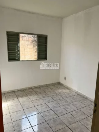 Imagem Casa à venda no Bairro Jardim Itália, Uberaba - 2 dormitórios e 2 garagens!