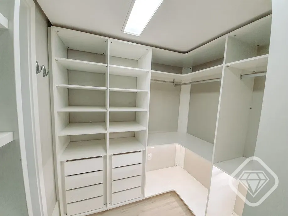 Imagem Casa em condomínio fechado à venda.

Ampla metragem, alto padrão construtivo e vista privilegiada...
