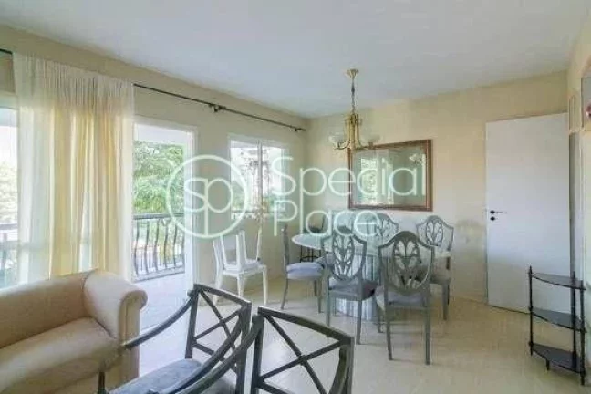 Moema Pássaros - Ótima localização Apartamento com bastante luz natural, dormitórios e cozinha ...
