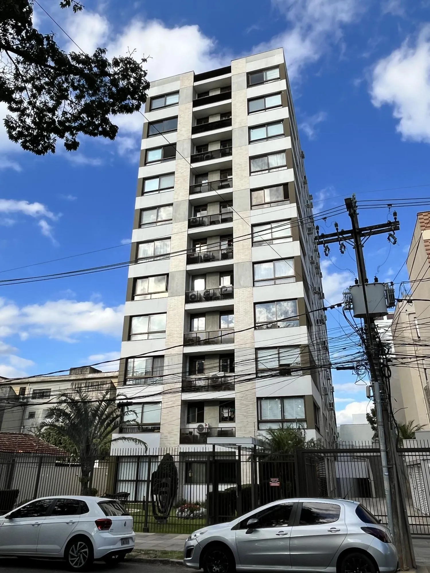 Imagem Apartamento de 3 quartos, suíte e 2 vagas de garagem no bairro Menino Deus POA
