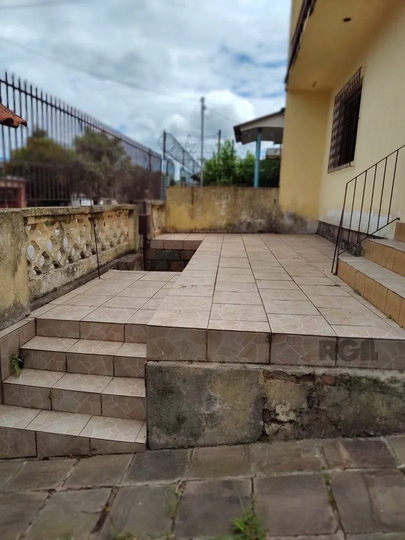Imagem Casa para Venda - 247.37m², 4 dormitórios, 4 vagas - Partenon