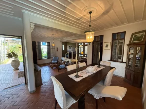 Imagem Linda Casa em Condomínio de Alto Padrão em Jaguaribe, Salvador-BA: 5 Quartos, 2 Suítes, 4 Salas, 4 Vagas - 333m²!