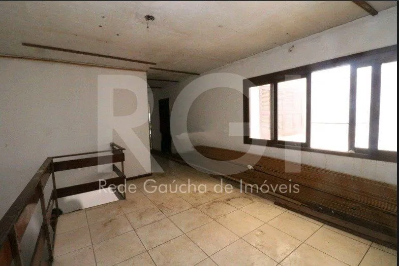 Imagem Casa para Venda - 280m², 3 dormitórios, 4 vagas - Cidade Baixa